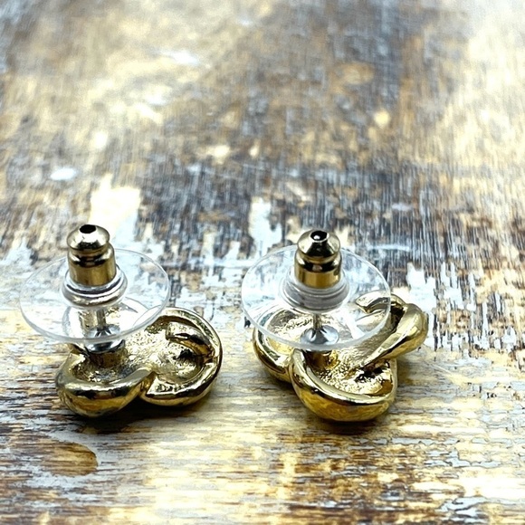 Love Knots stud earrings. Gold Tone vintage chunky 1/2” knots ❤️ symbolize love - Picture 4 of 6